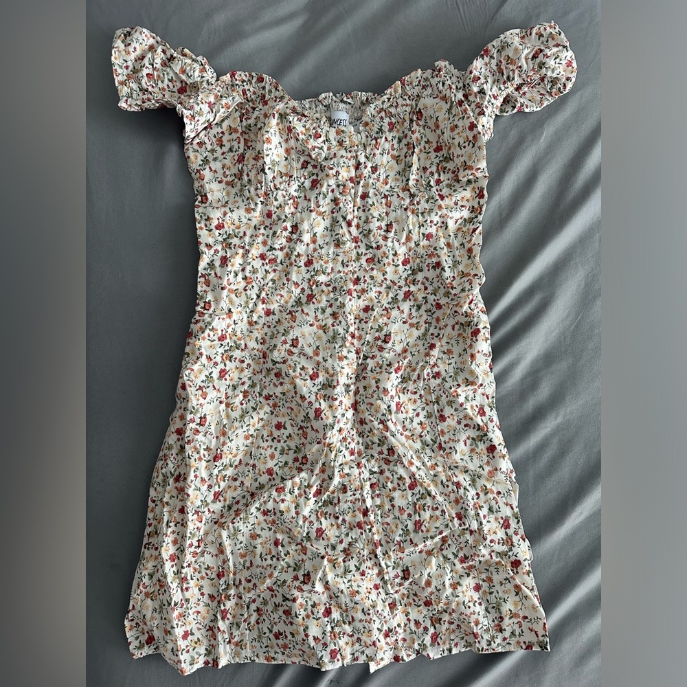 Off the shoulders button up dress